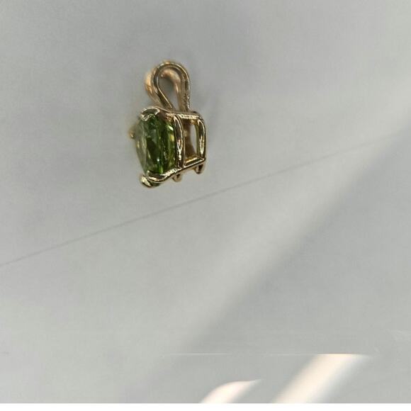 14k Yellow Gold Peridot Heart Pendant - Picture 16 of 17